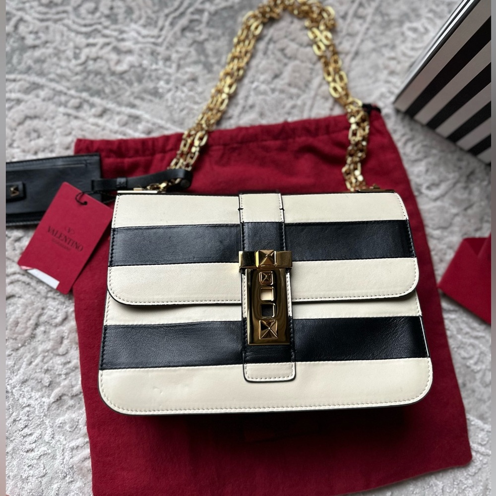 Valentino  Rockstud  Bag 🖤🤍 - Picture 6 of 16